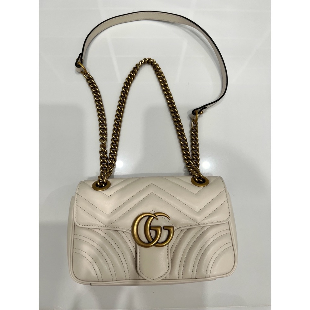 AUTHENTIC WHITE GUCCI LEATHER PURSE